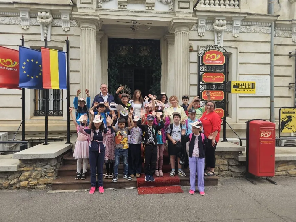 Grup copii la Palatul Balș-Sturza, Iași