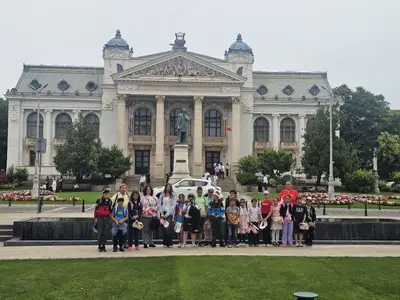 Grup copii la Teatrul Național Iași